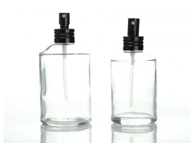 透明なガラス瓶
